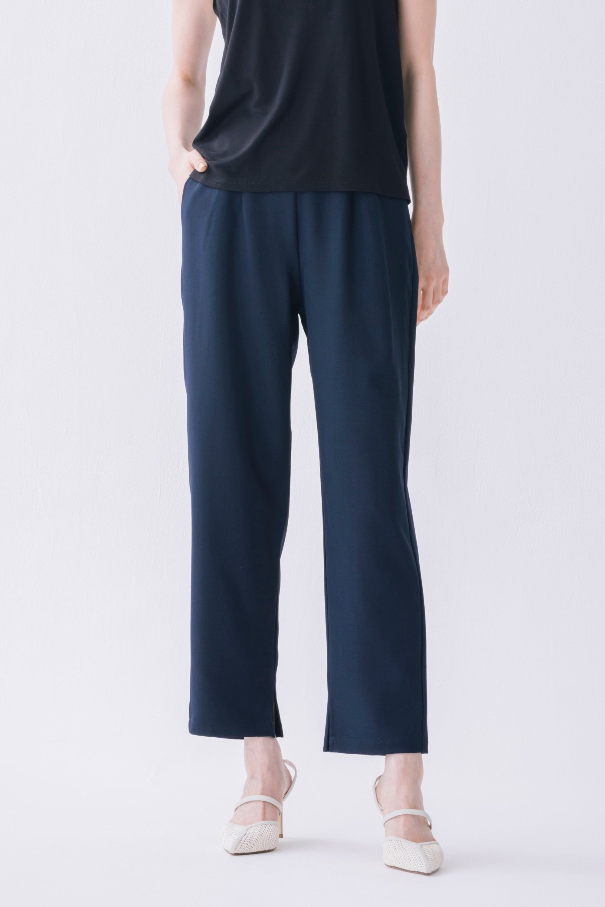 ネイビー モデル身長170cm/Mサイズ着用