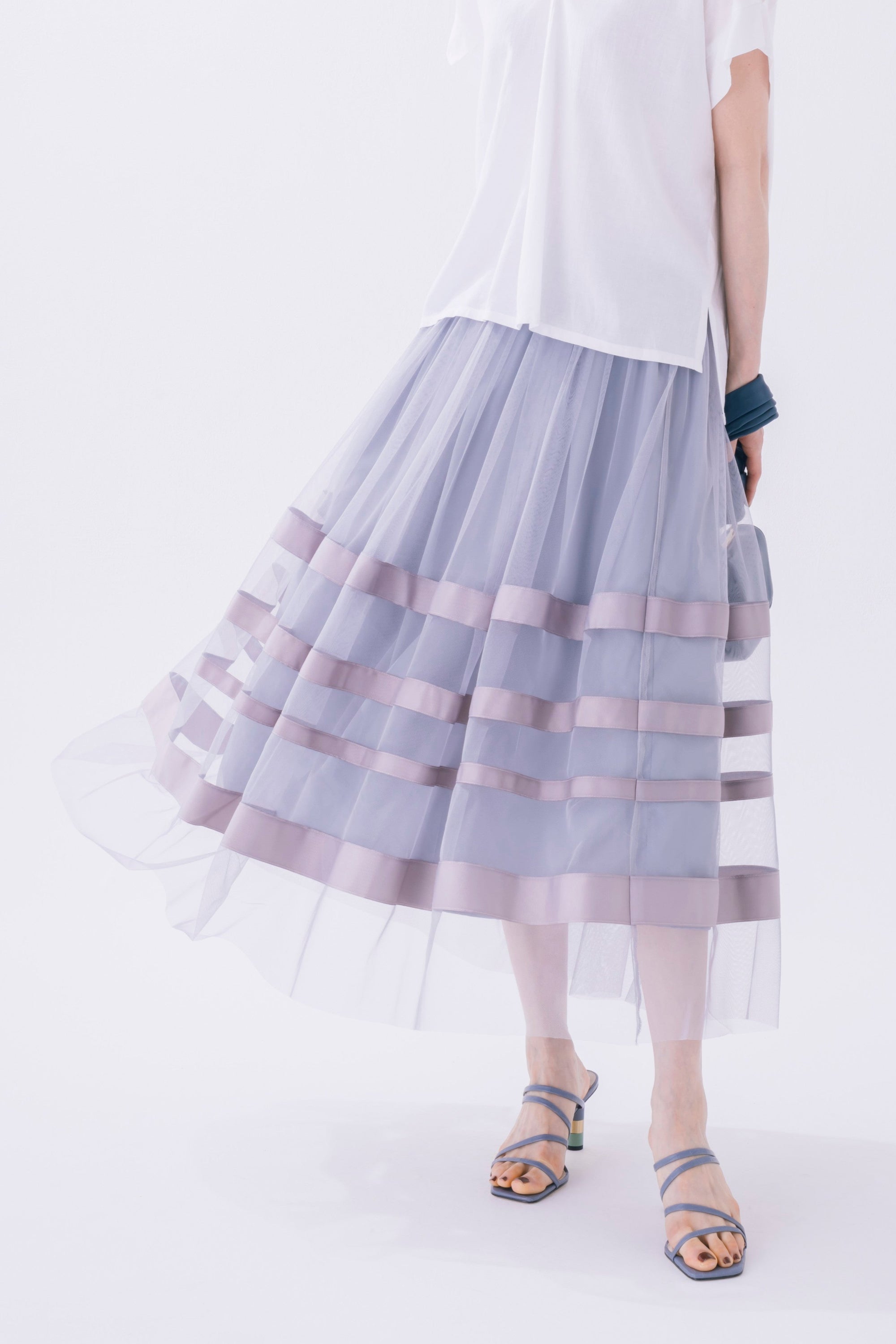 グレー モデル身長170cm/Mサイズ着用