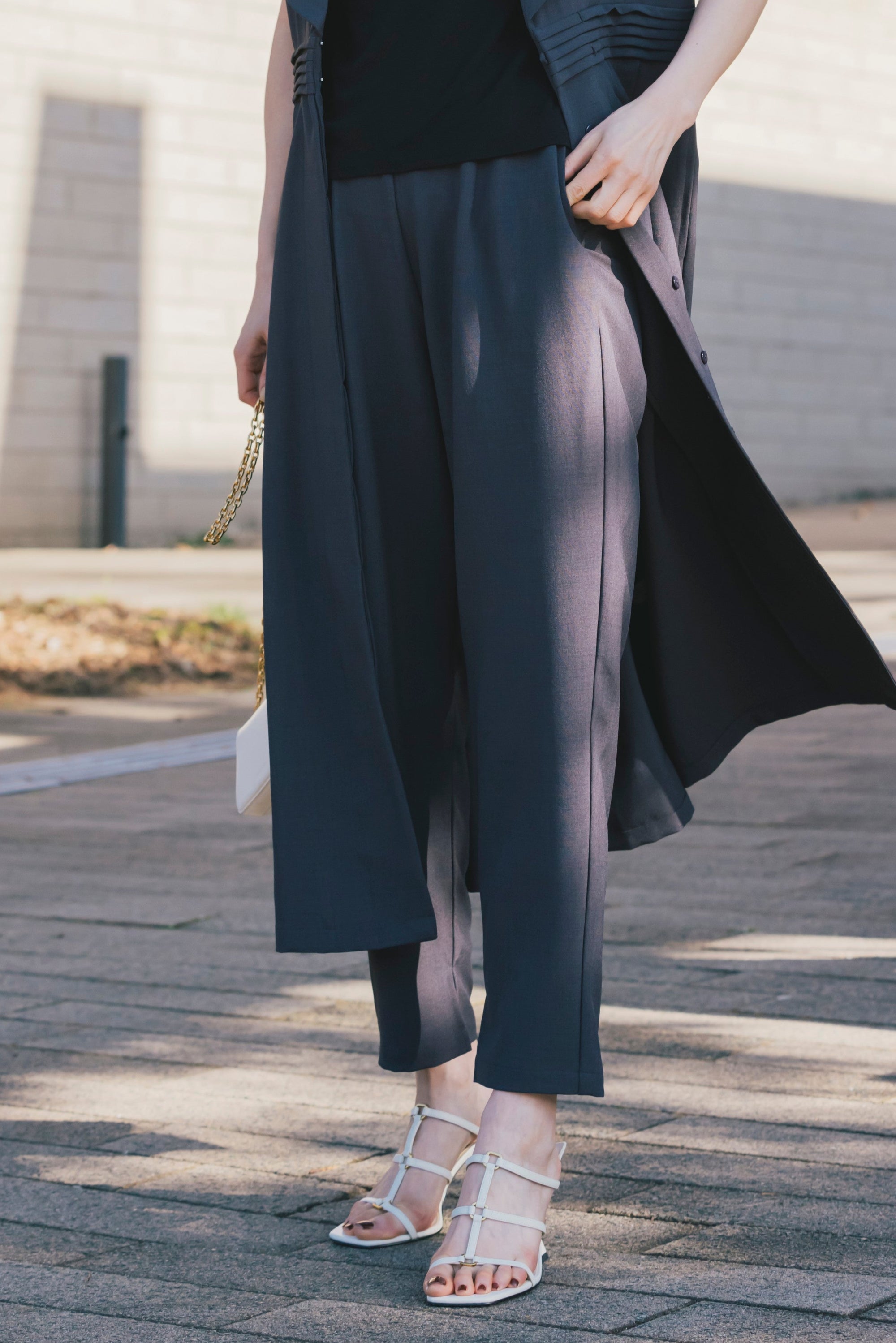 グレー モデル身長170cm/Mサイズ着用