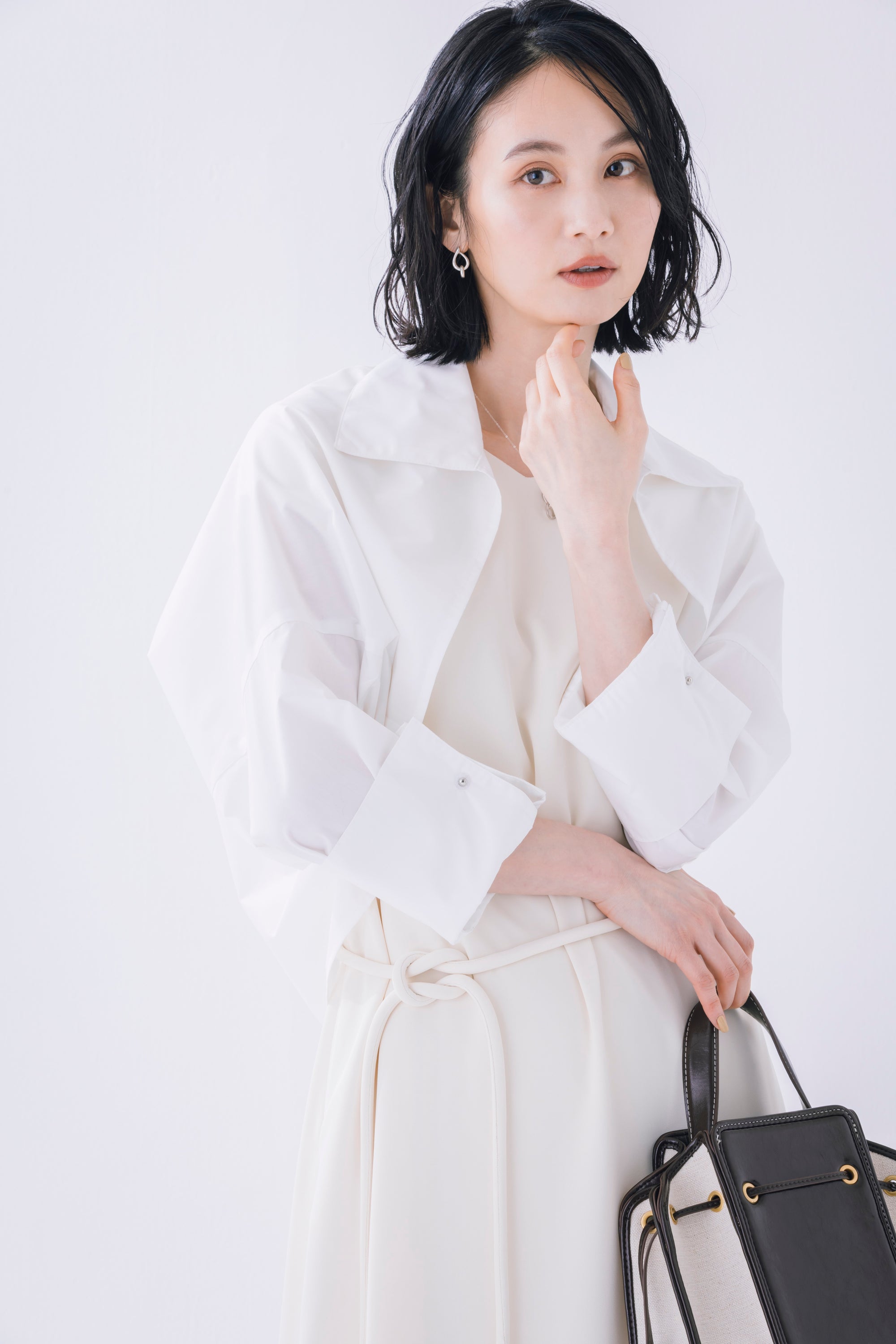 ホワイト モデル身長170cm/Mサイズ着用