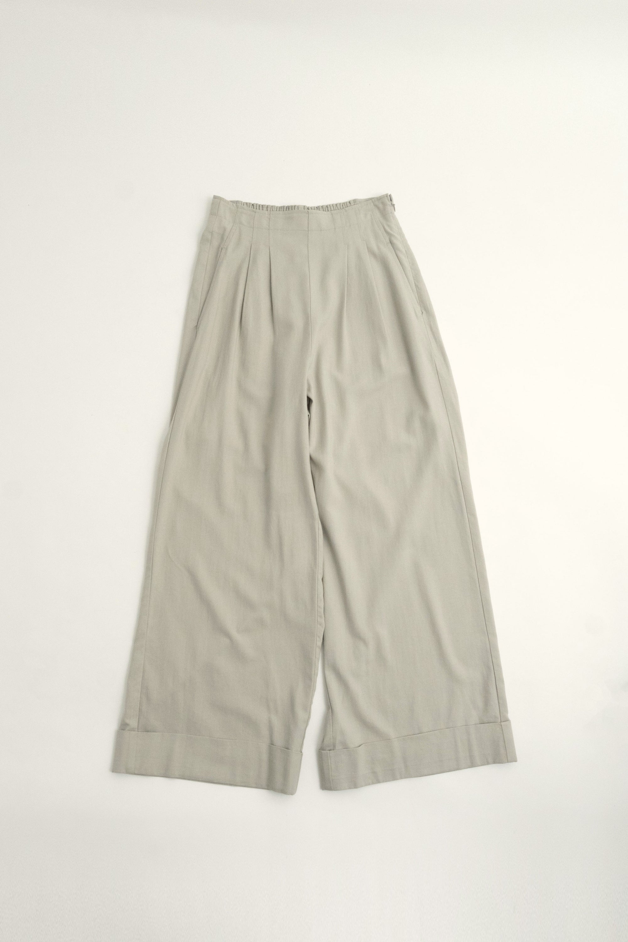 サンドベージュ