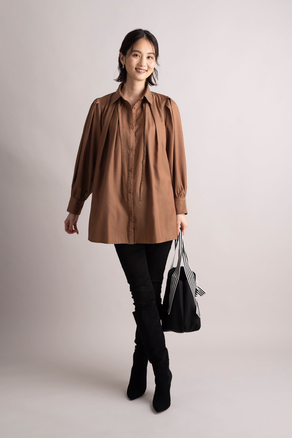 リボン付きタックブラウス NS-156