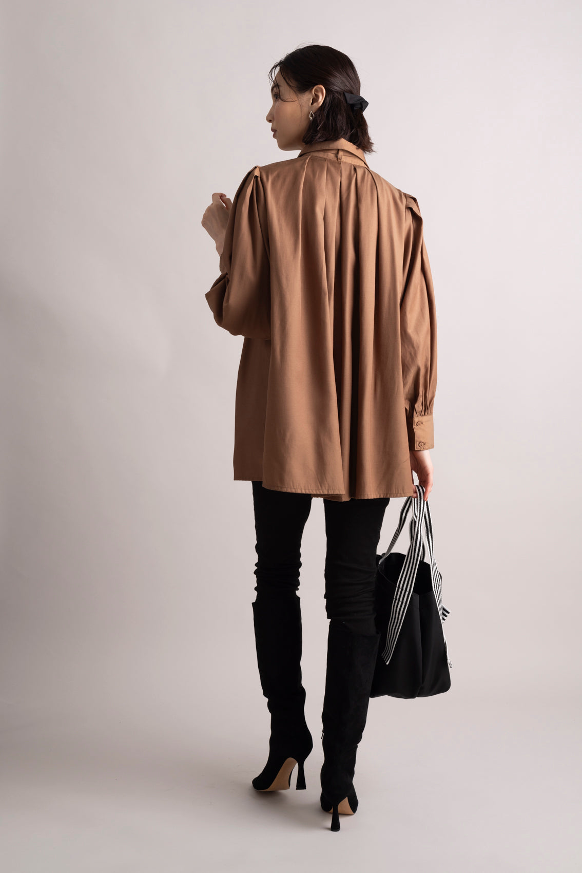 リボン付きタックブラウス NS-156