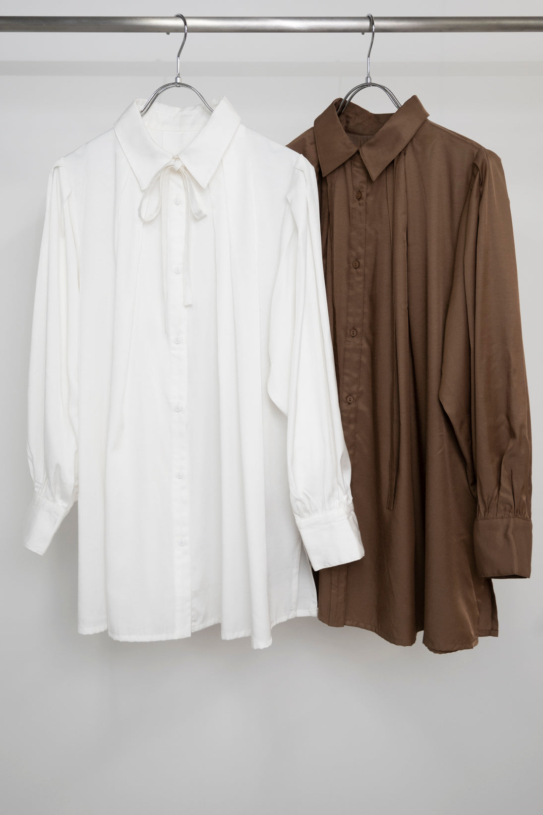 リボン付きタックブラウス NS-156