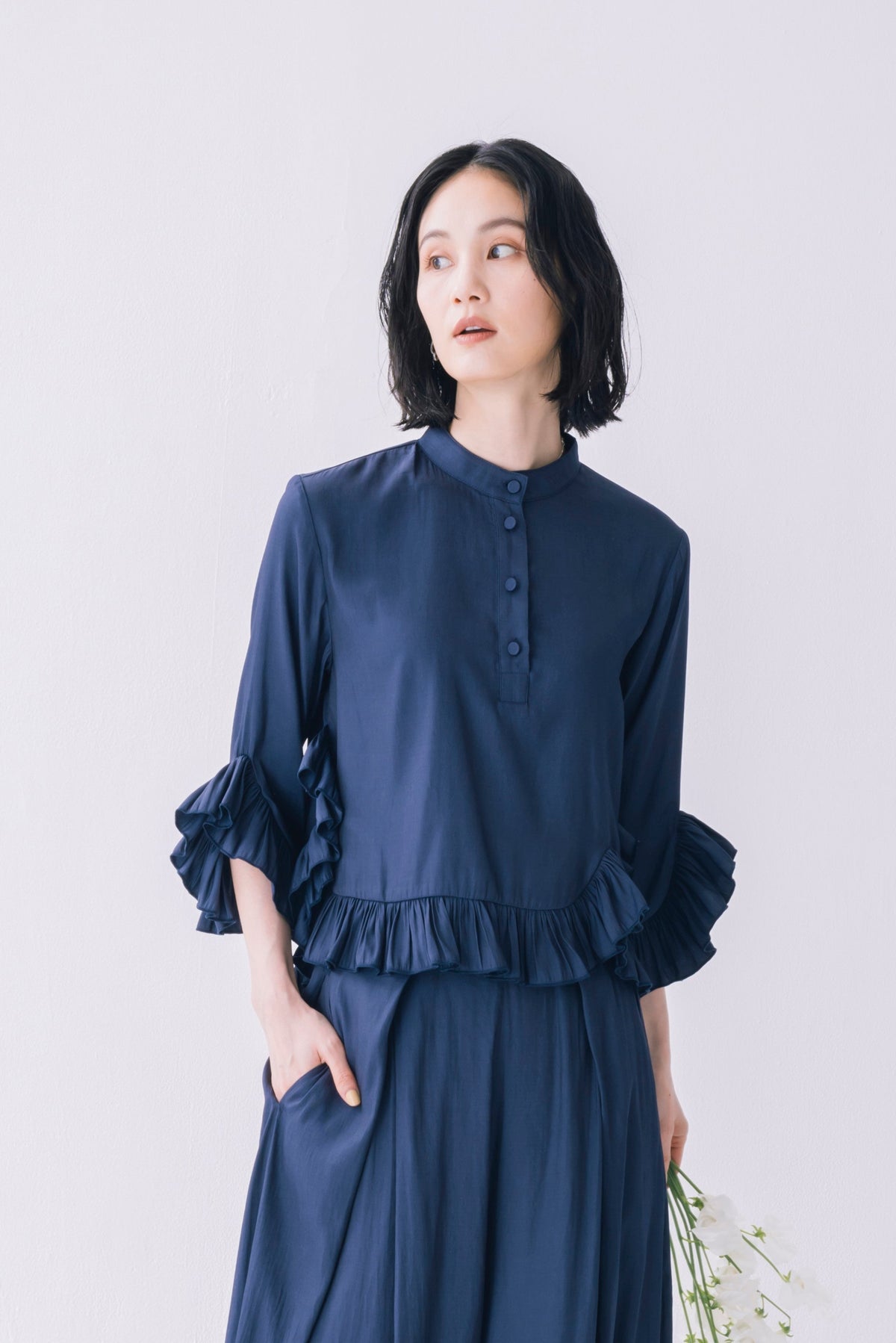 新品・未使用✨アドニシスフリルが印象的なブラウス 【公式通販】
