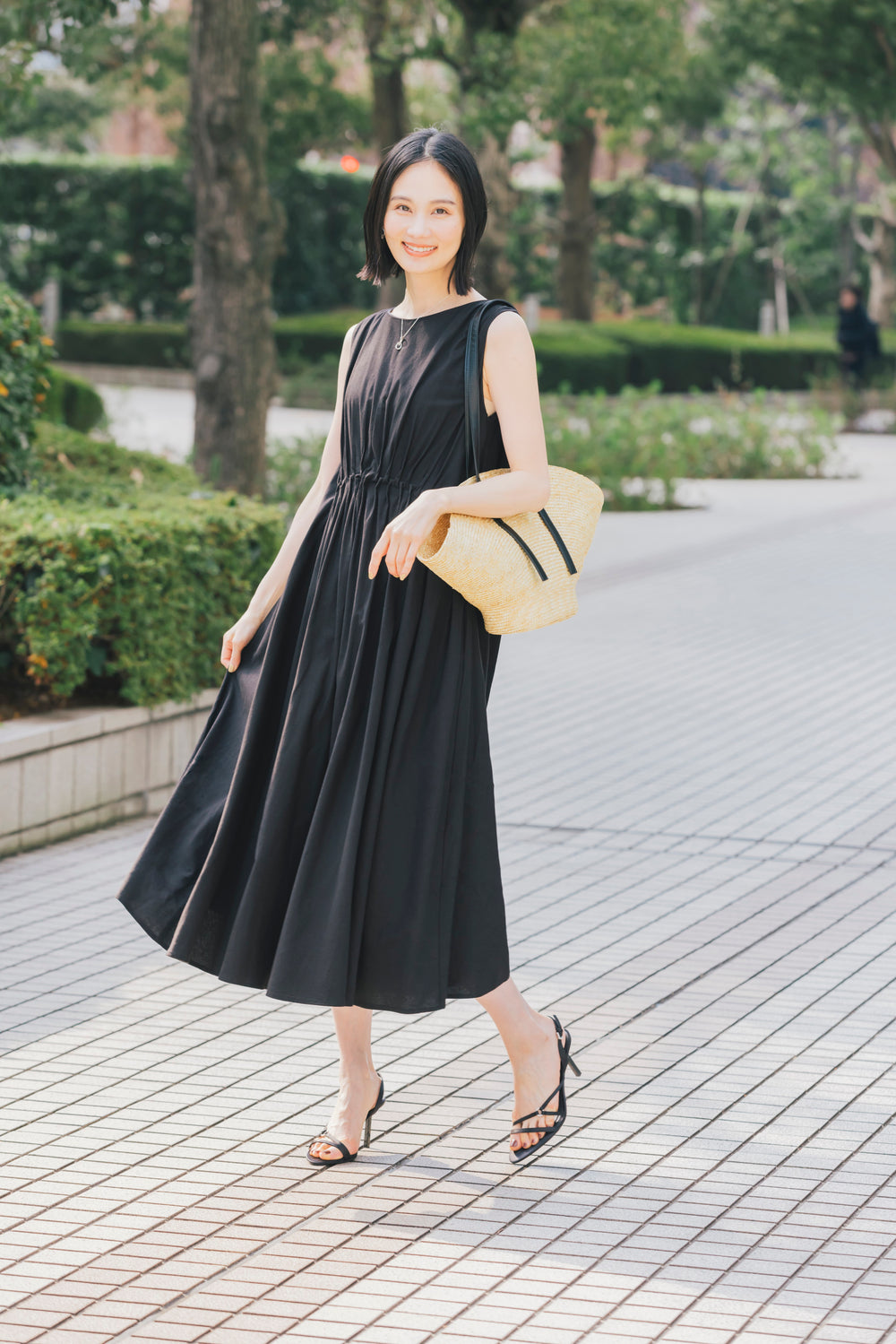 麻の涼しさを、ワンピースで全身に スライド1