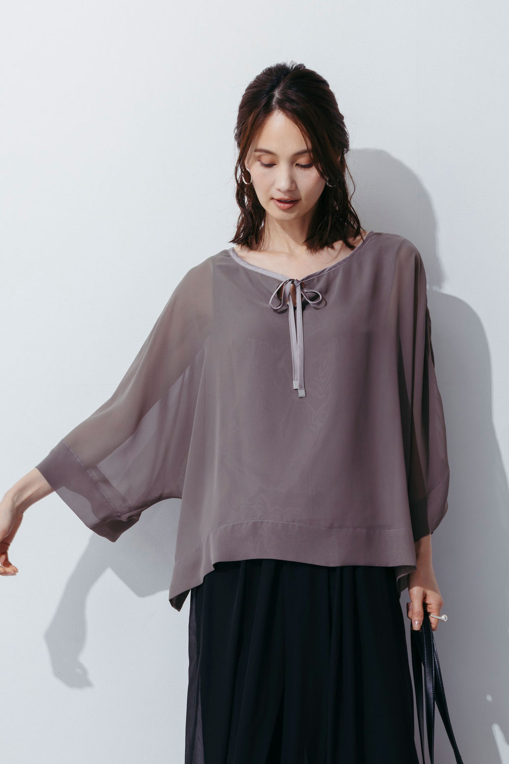 シフォンが揺れるたびに、優雅な私になれる スライド2